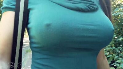 Зацени мои круглые сиськи...