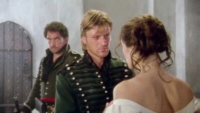 Elizabeth Hurley - враг Sharpe